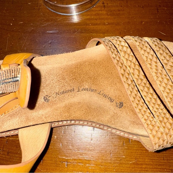 Sofft Tan Sandals with Ankle Strap and Flat Sole size 7.5 - Picture 8 of 15